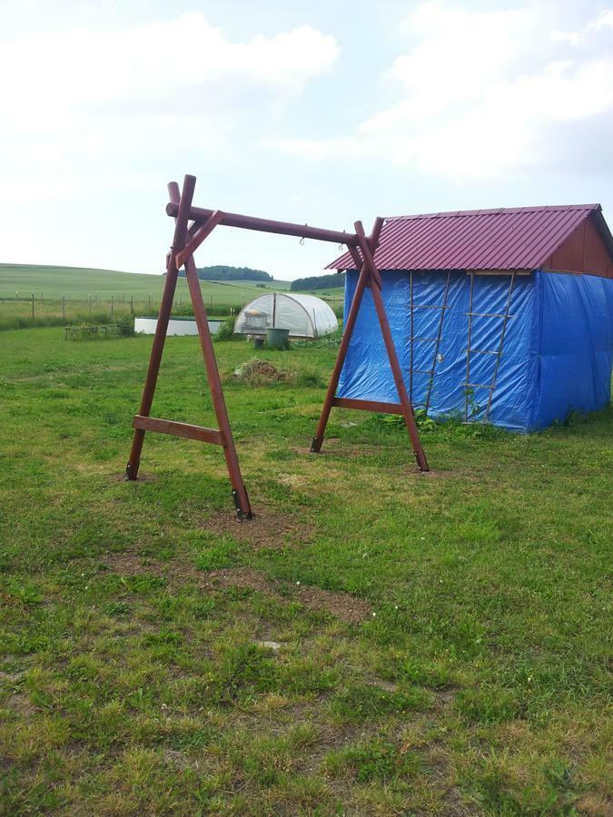 Der Kleine Bauernhof Keine Arbeiter Zadnych Pracownikow Lubiatow (Opole) Exterior foto
